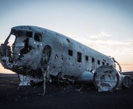 "Enquête en cours sur le crash de l'avion piloté par Gérard Leclerc : Les mystères de la tragédie aérienne révélés"enquête,crashd'avion,GérardLeclerc,mystères,tragédieaérienne,révélations