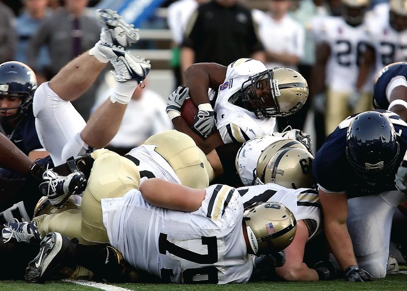 Un quart-arrière canadien multiplie les exploits dans la NFL : à découvrir absolument!-quart-arrièrecanadien-NFL-exploits-sport-football