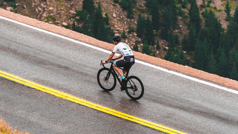 Canadian Cyclist De Lie Wins Grand Prix de Québec in Thrilling Finishsports,cycling,Canada,GrandPrixdeQuébec,DeLie,thrillingfinish