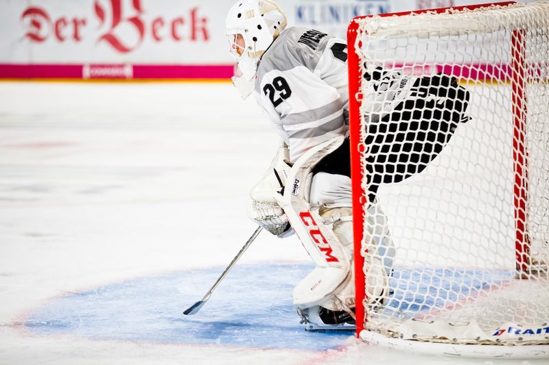 Rookie Goaltender Joseph Woll Shines as Maple Leafs Overpower Lightningsports,hockey,NHL,TorontoMapleLeafs,goaltender,JosephWoll,TampaBayLightning