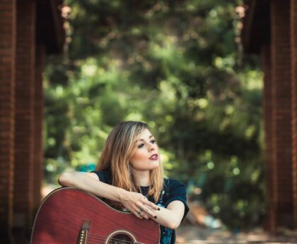 Rock Icon Stevie Nicks: A Timeless Reflection of Her 27-Year-Old Selfrockmusic,StevieNicks,iconicartist,musiclegend,FleetwoodMac,timelessreflection,27-year-oldself