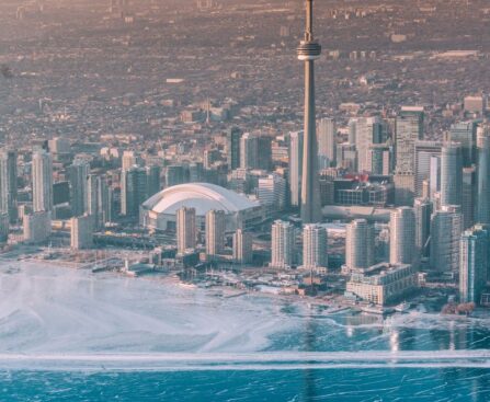 Drake Treats Toronto Fans to Free Dave's Hot Chicken Sliders or TendersDrake,Toronto,Fans,Free,Dave'sHotChicken,Sliders,Tenders